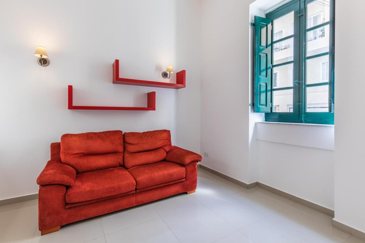 Charming Four Bedroom Townhouse One Minute Away From The Seafront Sliema Luaran gambar